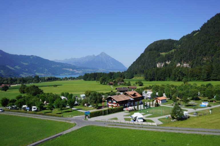 Camping Hobby, Unterseen bei Interlaken, Schweiz: ruhig gelegener Campingplatz mit traumhafter Aussicht auf Eiger und Mönch.