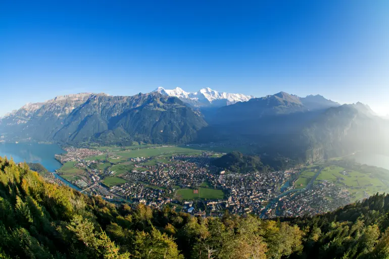 Interlaken - Pase sus vacaciones de camping en el lugar más bello de Suiza.