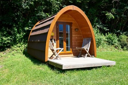 alquile un iglú de madera en el tcs camping interlaken suiza