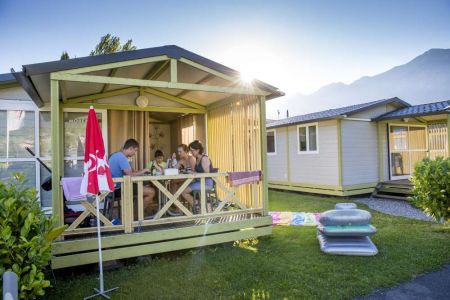 Family-friendly bungalows for rent at Camping Aaregg in Brienz on Lake Brienz, Switzerland