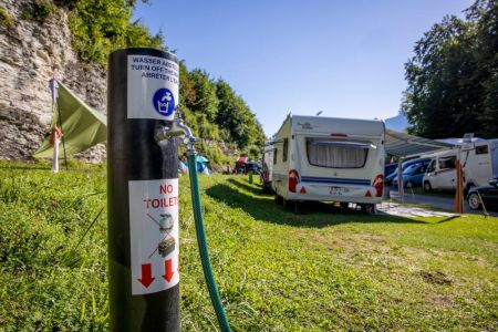 Parcelas para caravanas y tiendas en el Camping Talacker Ringgenberg Interlaken Suiza